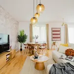 Lägenhet Days - Two-bedroom Loft With 3 Terraces And Parking In Hip Zizkov Prag