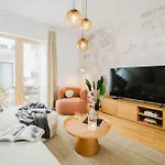 Days - Two-bedroom Loft With 3 Terraces And Parking In Hip Zizkov