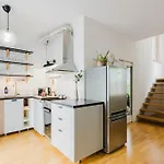 Days - Two-bedroom Loft With 3 Terraces And Parking In Hip Zizkov