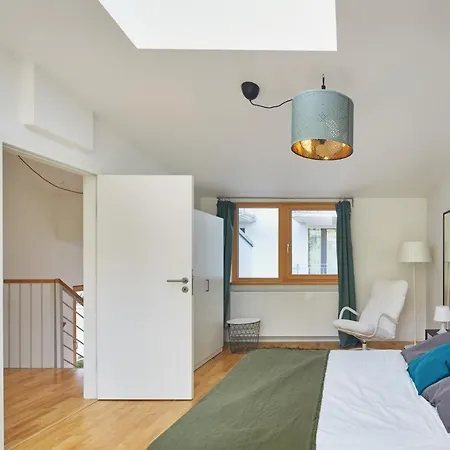 Days - W 2bdr - 3 Balconies - Garage - Next To Park Apartment *