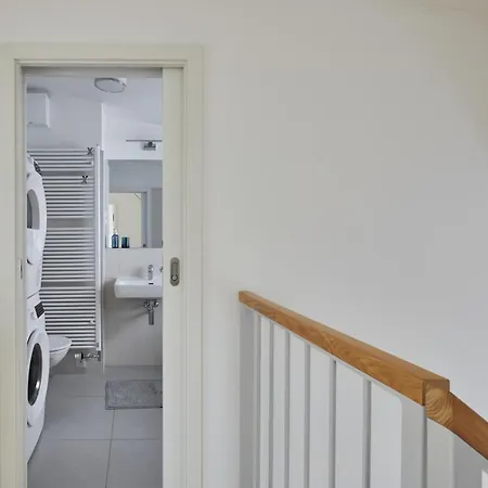 Days - W 2bdr - 3 Balconies - Garage - Next To Park Prague