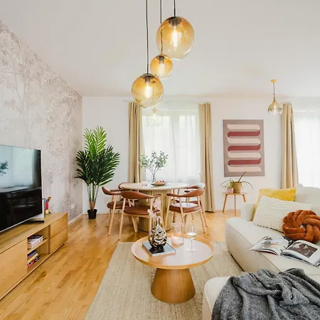 아파트 Days - Two-bedroom Loft With 3 Terraces And Parking In Hip Zizkov 프라하