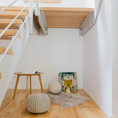 Days - Two-bedroom Loft With 3 Terraces And Parking In Hip Zizkov *