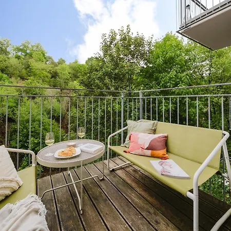 Days - Two-bedroom Loft With 3 Terraces And Parking In Hip Zizkov 아파트
