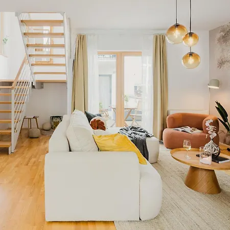 Days - Two-bedroom Loft With 3 Terraces And Parking In Hip Zizkov * Praga